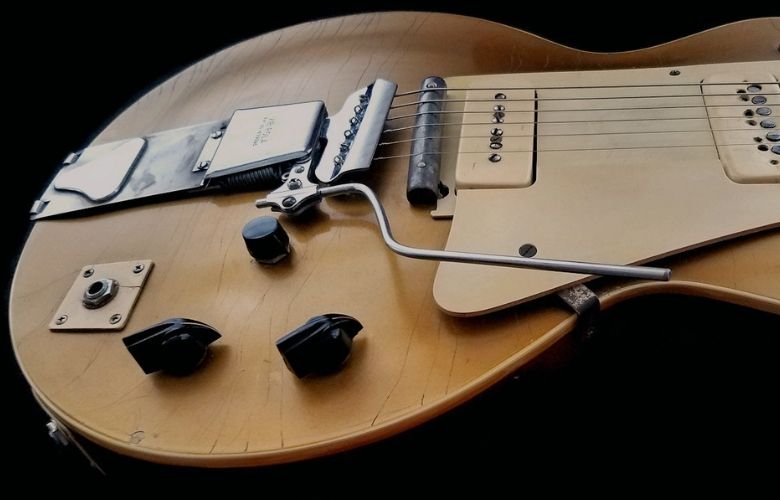 The First Gibson Les Paul Guitar To Be Auctioned At Christie’s TheatreArtLife