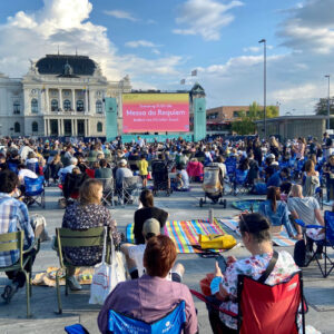 Opera for Everyone – Thousands enjoying Opera and Picnic Together