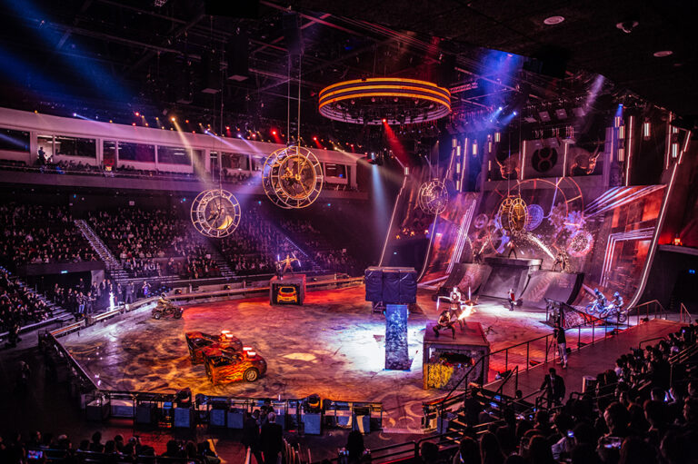 Elekron, a vehicle stunt show, takes place in the arena of Studio City, Macau